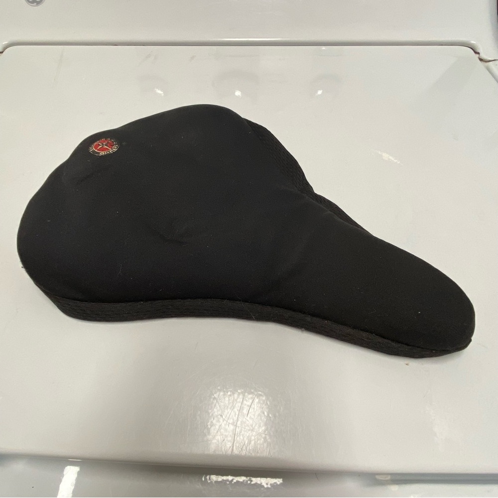🎯 Gel padded bike seat. Game changer for bikers - so comfortable!